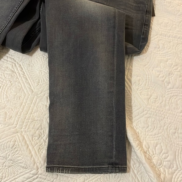 Never worn pair of Hudson Los Angeles designer jeans. - Picture 6 of 9